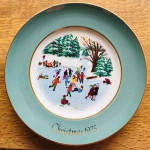 Avon 1975 Christmas Plate 🎄